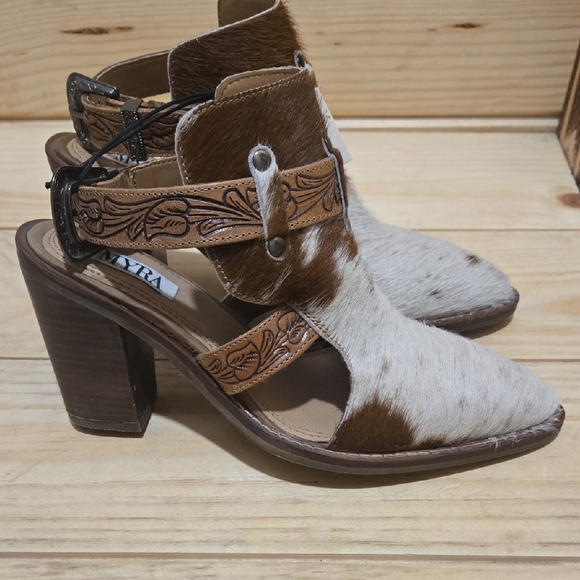 Myra Bag Tan and Cream Ankle Booties - Picture 4 of 7